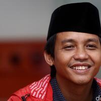 simpati-dan-kritik-raja-juli-ke-dahnil-anzar-soal-kasus-dana-kemah