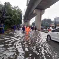 walkot-hanya-berdoa-hujan-sebentar-jaksel-sudah-tergenang