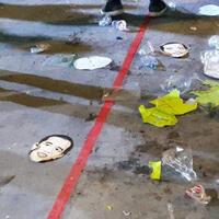 relawan-jokowi-topeng-jokowi-berserakan