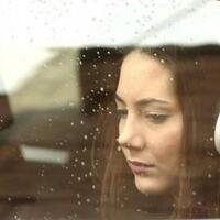 sering-mendengar-lagu-sedih-ternyata-ada-manfaatnya-loh