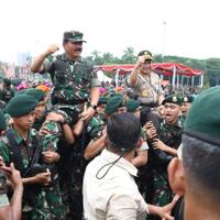 puluhan-ribu-pasukan-tni-dikerahkan-ke-monas-lieus-seperti-mau-perang-saja