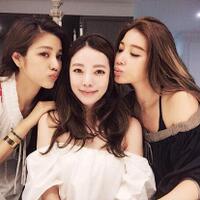 wanita-dewasa-berparas-cantik-yang-kelihatan-seperti-anak-anak