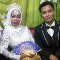 ngaku-cinta-mati-pemuda-tampan-ini-nekat-nikahi-nenek-10-cucu-kisahnya-viral
