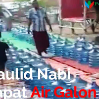 viral-tamu-maulid-nabi-di-madura-dapat-air-galon