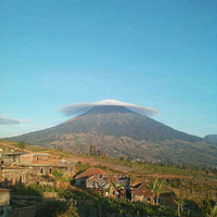 4-gunung-dunia-yang-bertopi-seperti-fenomena-di-semeru