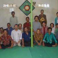 terdiskriminasi-perempuan-sapto-darmo-terpaksa-berkerudung