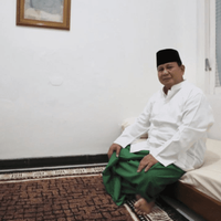 resmikan-museum-islam-di-jombang-jokowi-kenakan-sarung-dan-koko