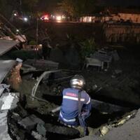 jalan-gubeng-ambles-karena-kesalahan-konstruksi