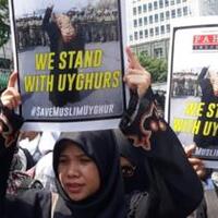 massa-demo-kedubes-cina-tuntut-hentikan-persekusi-muslim-uighur