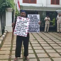 pria-jalan-kaki-tegal-jakarta-temui-prabowo