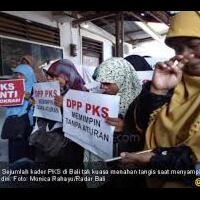 emak-emak-menangis-teriak-minta-sandiaga-mampir-temui-pendukung