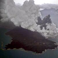 jejak-longsor-gunung-anak-krakatau-terekam-citra-satelit
