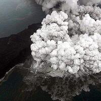 status-anak-krakatau-waspada-cilegon-dan-serang-hujan-abu