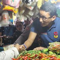 awali-tahun-2019-sandiaga-datangi-pasar-larangan-sidoarjo
