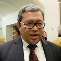 tak-respons-telepon-kpk-aher-lagi-banyak-pikiran