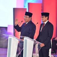 prabowo-persilakan-jawab-soal-partai-sandi-saya-bukan-gerindra-lagi-pak