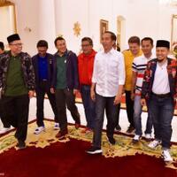 ini-dia-koleksi-sneakers-jokowi-yang-cocok-dipakai-debat-malam-nanti