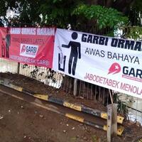 spanduk-tolak-garbi-ormas-haram-fahri-karena-mau-deklarasi