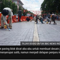 diprotes-pemkot-solo-mengecat-jalan-di-depan-balai-kota-yang--mirip-salib