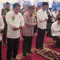 mustofa-unggah-foto-ma-ruf-salat-sambil-duduk-tkn-salat-urusan-personal