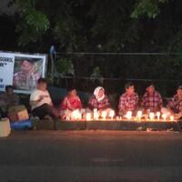jelang-ahok-bebas-pendukung-nyalakan-lilin-di-mako-brimob