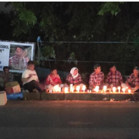 jelang-ahok-bebas-pendukung-nyalakan-lilin-di-mako-brimob
