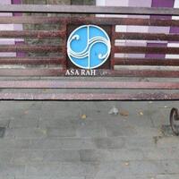 gawat-baru-saja-ditata-besi-bangku-di-pedestrian-merdeka-walk-hilang-dicuri