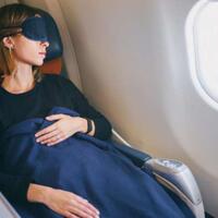 5-cara-cepat-tidur-pulas-di-pesawat