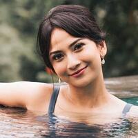 bentuk-tubuh-seksi-vanessa-angel-yang-katanya-dihargai-80-juta