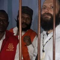 jakob-skrzypski-pedagang-senjata-atau-turis-di-papua