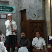 beri-sambutan-di-masjid-buni-yani-menangis