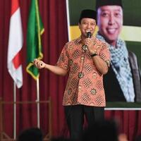 rommy-balas-puisi-fadli-zon-katanya-bela-ulama-kiai-sepuh-kau-nista
