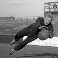 bert-trautmann-kiper-yang-pernah-bermain-dengan-leher-patah