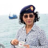 di-pinggir-laut-susi-berpuisi--kau-bohong