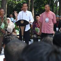 jokowi-dulu-hutan-sosial-dibagikan-ke-yang-gede-gede-sekarang-untuk-rakyat