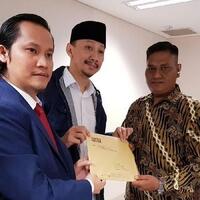 protes-akunnya-dihapus-abu-janda-ancam-gugat-facebook-rp-1-t