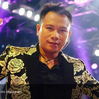 gandeng-pacar-baru-vicky-prasetyo-ungkap-penyebab-dirinya-cerai-dengan-angel-lelga