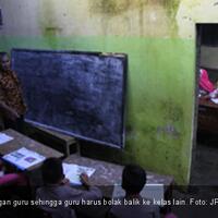terpaksa-membelah-diri-karena-kurang-guru-di-sekolah