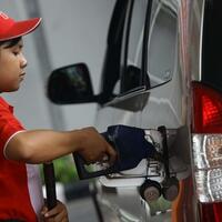 turun-hingga-rp-800-liter-ini-daftar-harga-baru-pertamax-cs