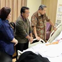 andi-arief-pak-jokowi-kirim-dokter-tangani-penyembuhan-ani-yudhoyono