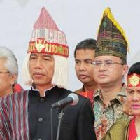 setelah-blangkon-peci-dan-kopiah-sufi-dhani-akan-pakai-apa-lagi