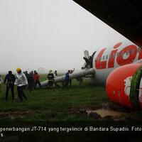 lion-air-jt-714-tergelincir-di-bandara-supadio