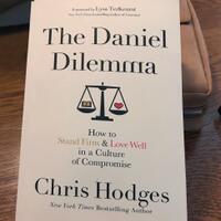 book-review-the-daniel-dilemma-karya-chris-hodges