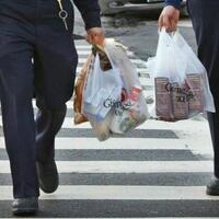 mulai-besok-kantong-plastik-tak-lagi-gratis-bayar-rp-200