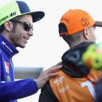 valentino-rossi-akan-balapan-di-motogp-musim-2019-dengan-usia-40-tahun