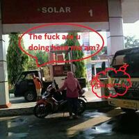 emak-emak-mah-bebas-bosan-isi-bensin-emak-emak-pilih-solar-buat-bbm-motornya