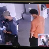 heboh-setelah-bobol-atm-para-penjahat-hambur-uang-di-jalan-warga-pun-berdatangan
