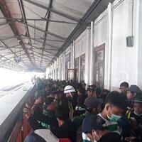 seorang-bonek-tewas-setelah-meminum-miras-oplosan-di-alun-alun-bandung