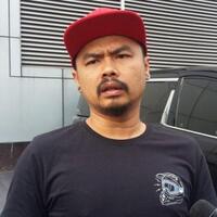 wendi-cagur-tularkan-hobi-graffiti-kepada-istri-dan-anak-anaknya