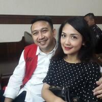 rayakan-hari-jadi-pernikahan-di-rutan-salemba-augie-fantinus--pertama-dan-terakhir